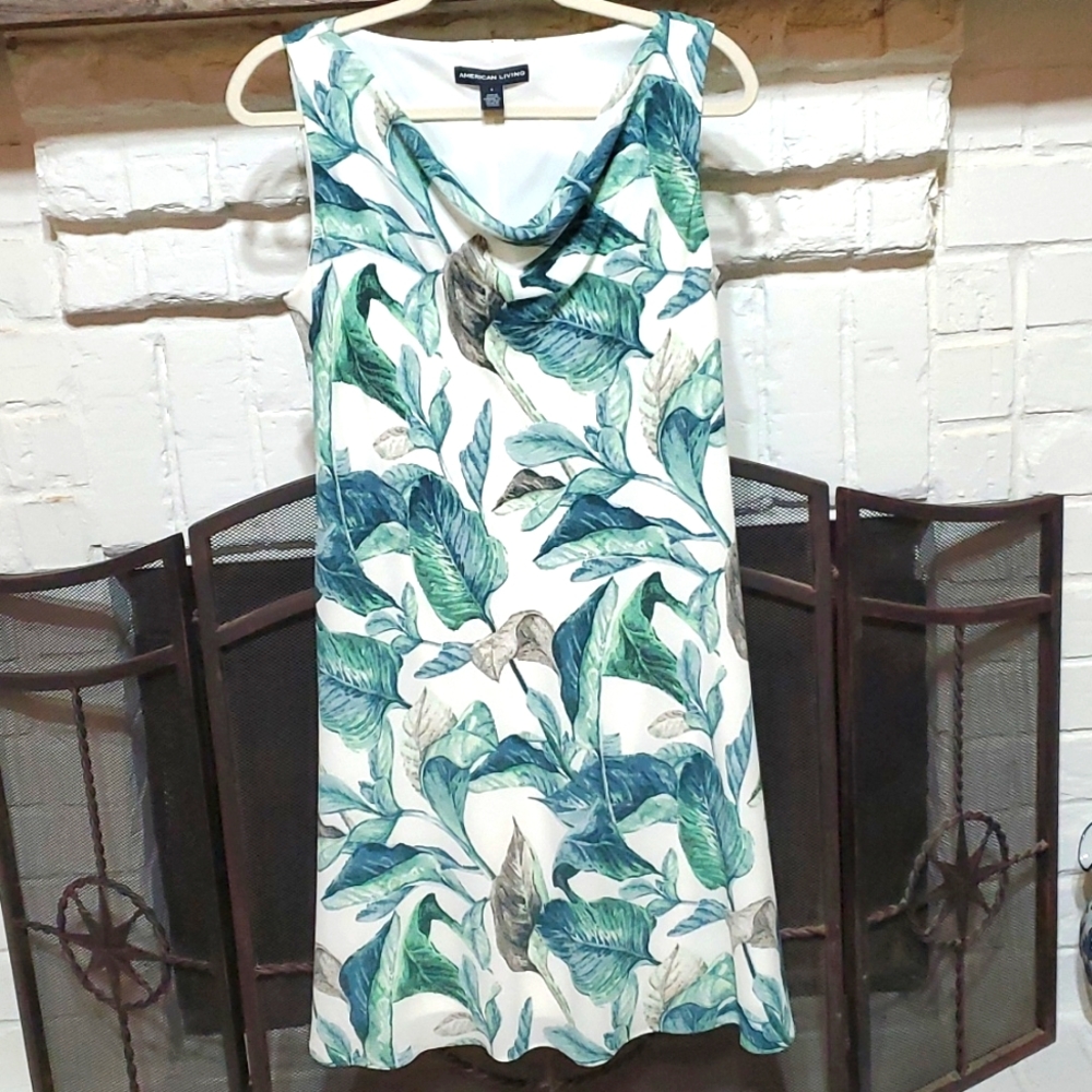Pretty sleeveless dress with a leaf pattern perfect for parties, weddings etc. - Picture 1 of 6